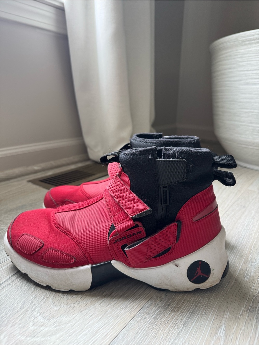 Air Jordan Trunner Lx  High Gym Red sneakers